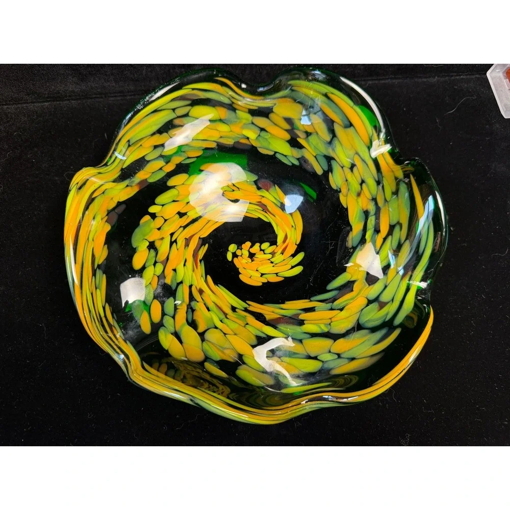 Hand‎ Blown Art Glass Ruffled Bowl Green Yellow Confetti Swirl Handkerchief Edge
